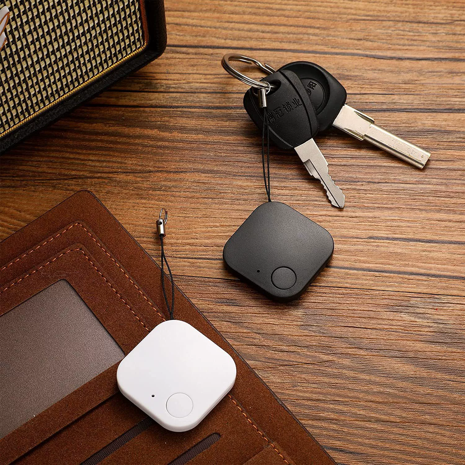 Интеллектуальный квадратный трекер с низким энергопотреблением Bluetooth 5.0 мобильный телефон позиционирует противоугонный искатель двусторонней сигнализации анти-потери