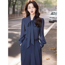 春秋穿搭一整套盐系轻熟时尚高级感小洋装干练气质蓝色衬衫套装女