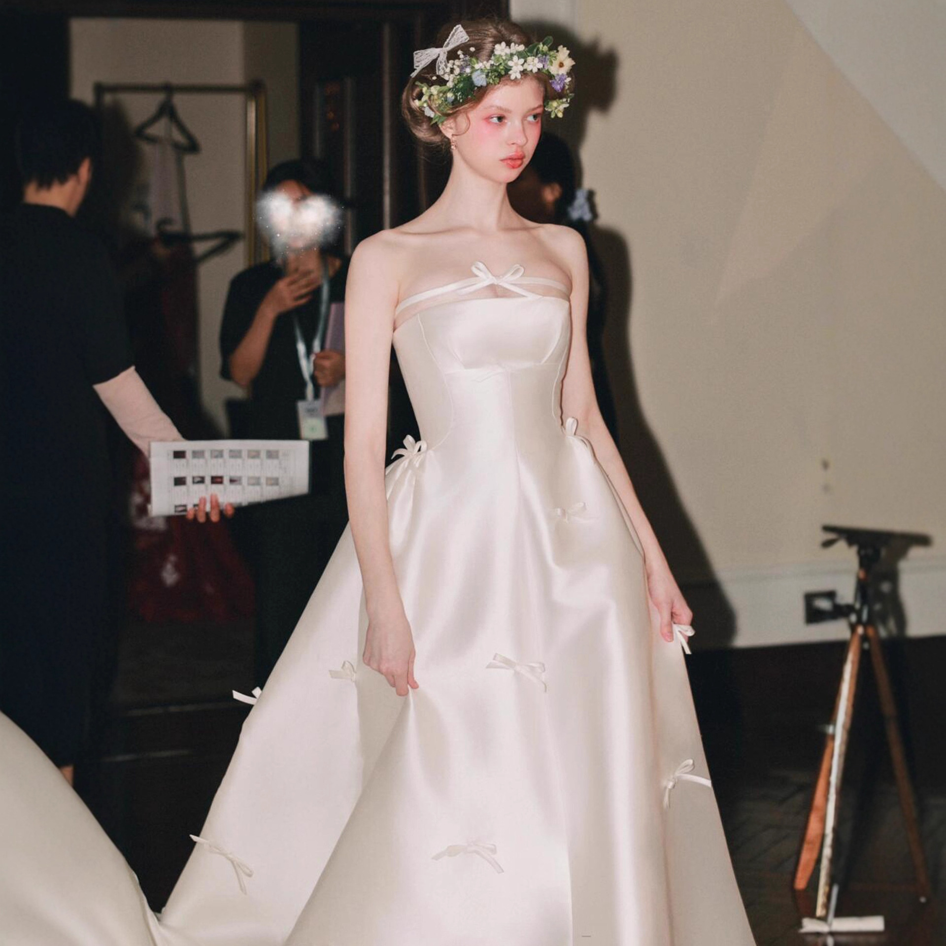 French Satin Light Wedding Dress 2026 New Style Bride Simple Strapless Going-Out Dress White Bow Trailing Gown