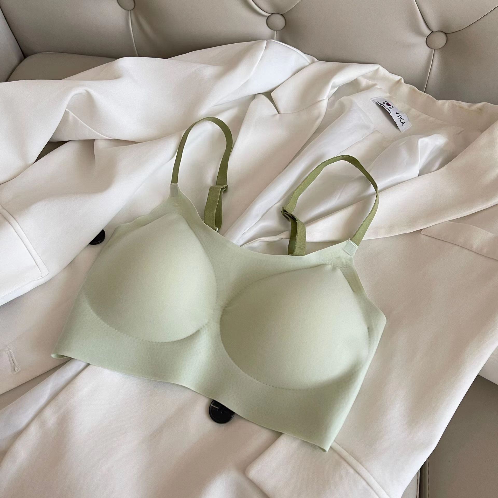 Alta calidad sin costuras taza fija contraste color látex algodón ropa interior transpirable push-up lado pecho con cabestrillo fino para las mujeres
