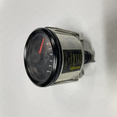 Oil Pressure – Oil pressure gauge