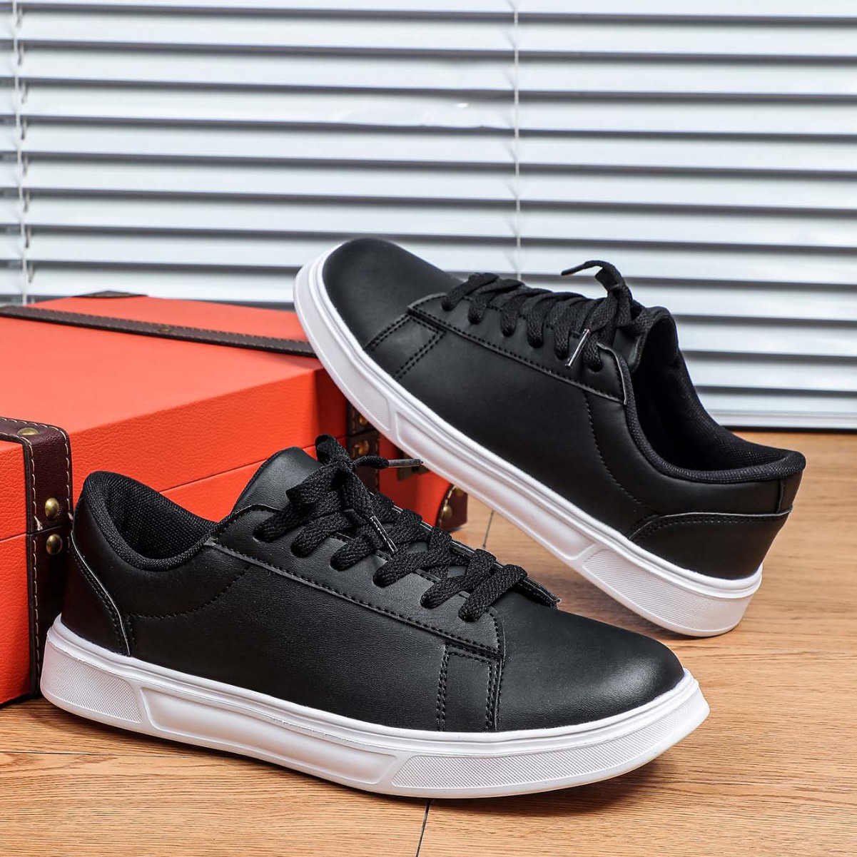 Jinjiang zapatos coreanos de moda skateboard de suela gruesa pareja zapatos deportivos casuales con suela suave zapatos blancos cómodos para mujeres