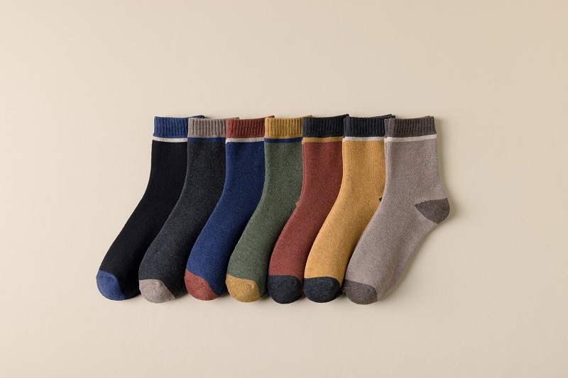 Men's Casual Solid Color Cotton Crew Socks A Pair display picture 3