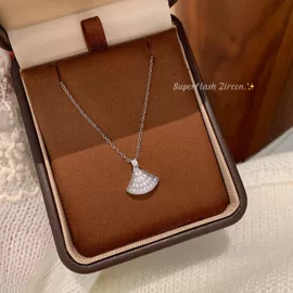 耳钉;耳环;耳扣