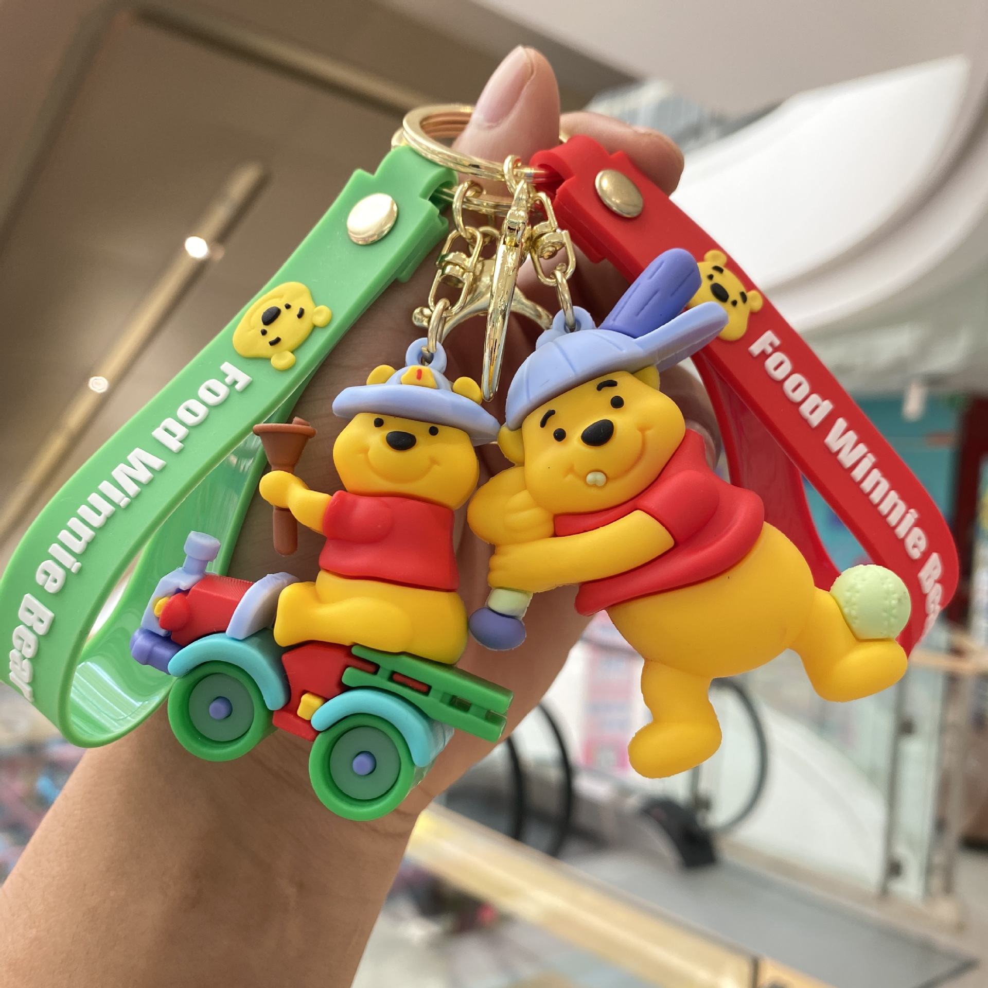 Deportes de dibujos animados Pooh oso llavero fitness Pooh coche bolsa muñeca máquina regalo al por mayor