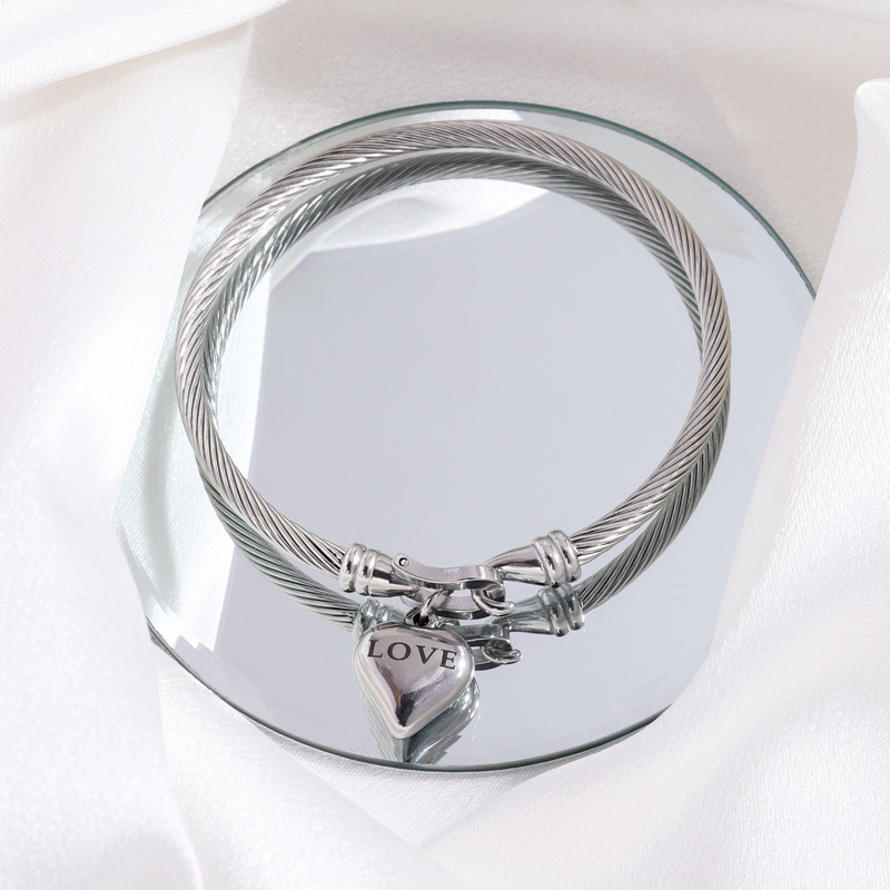 Brazalete de acero de titanio LOVE pareja amor universal hebilla de herradura de caballo pulsera de acero inoxidable niñas pulsera de personalidad de alto nivel