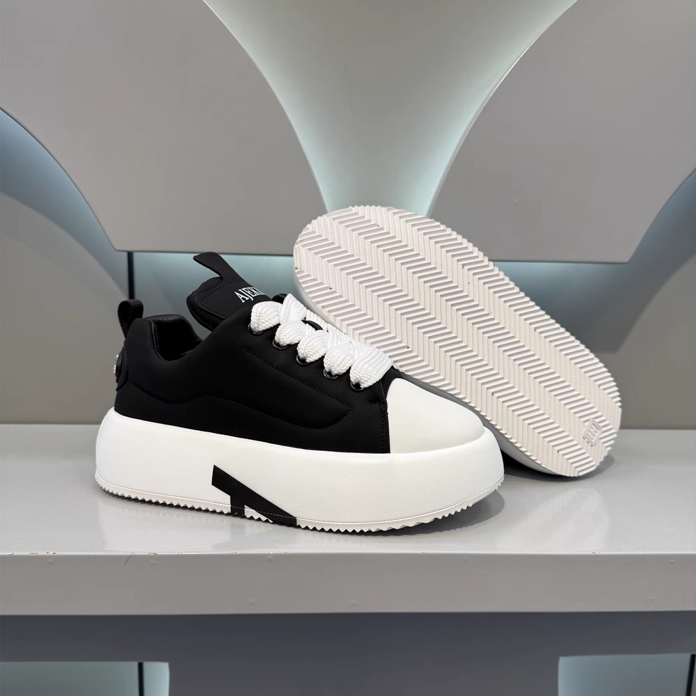 2025 New Men's Low-Top Thick-Soled Heightening White Shoes Fashionable and Easiest for Match Solid Color Spring and Autumn Men's Sneakers