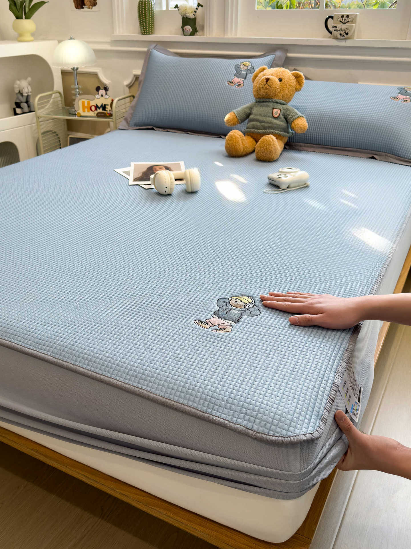 Cartoon Waffle Cool Sensation Doudou Set Aire acondicionado Set suave Set de seda de hielo Set de tres piezas de verano 2025