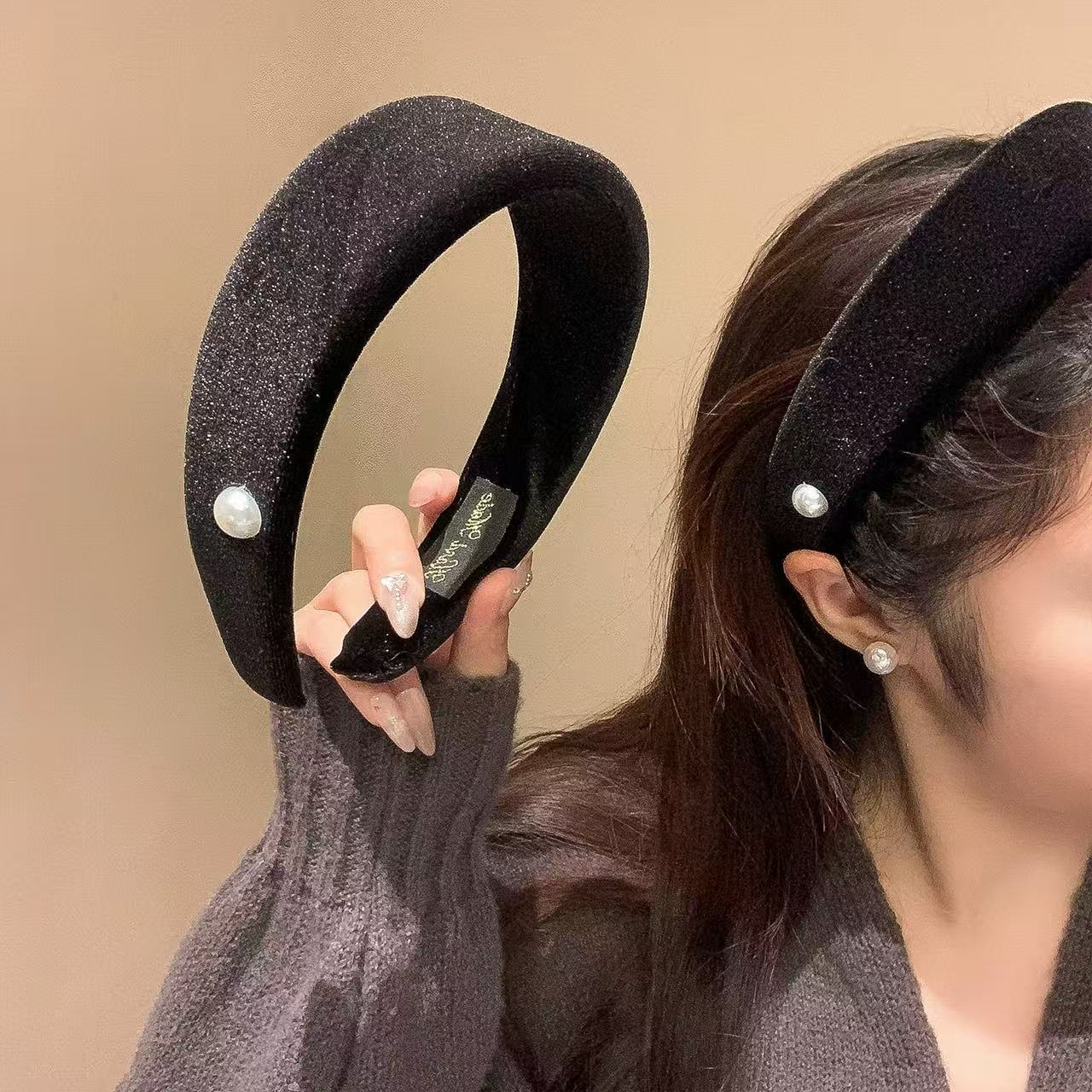 # 243 a pearl velvet headband