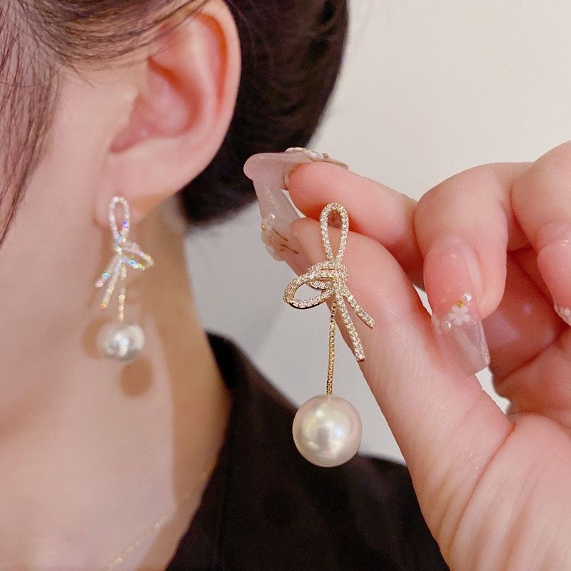 Bow Pearl Earrings Image 2