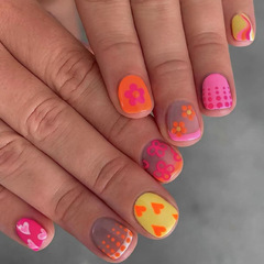 Short-style European and American Instagram-worthy French-inspired floral nail art: Rose Red, Goose Yellow, and Pink & White Heart-Shaped Fake Nails—24-piece set