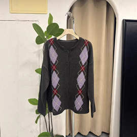 秋冬复古菱形格编织宽松圆领耗牛绒开衫保暖毛衣