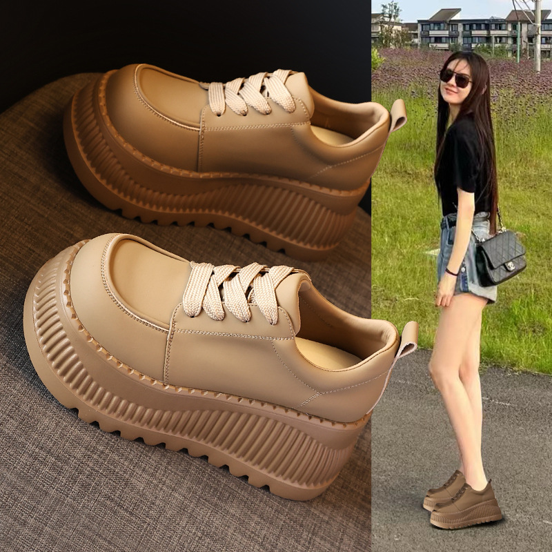 Giày sneaker nữ đế dày tăng chiều cao bên trong, đế bánh xốp mềm mại — Màu đen