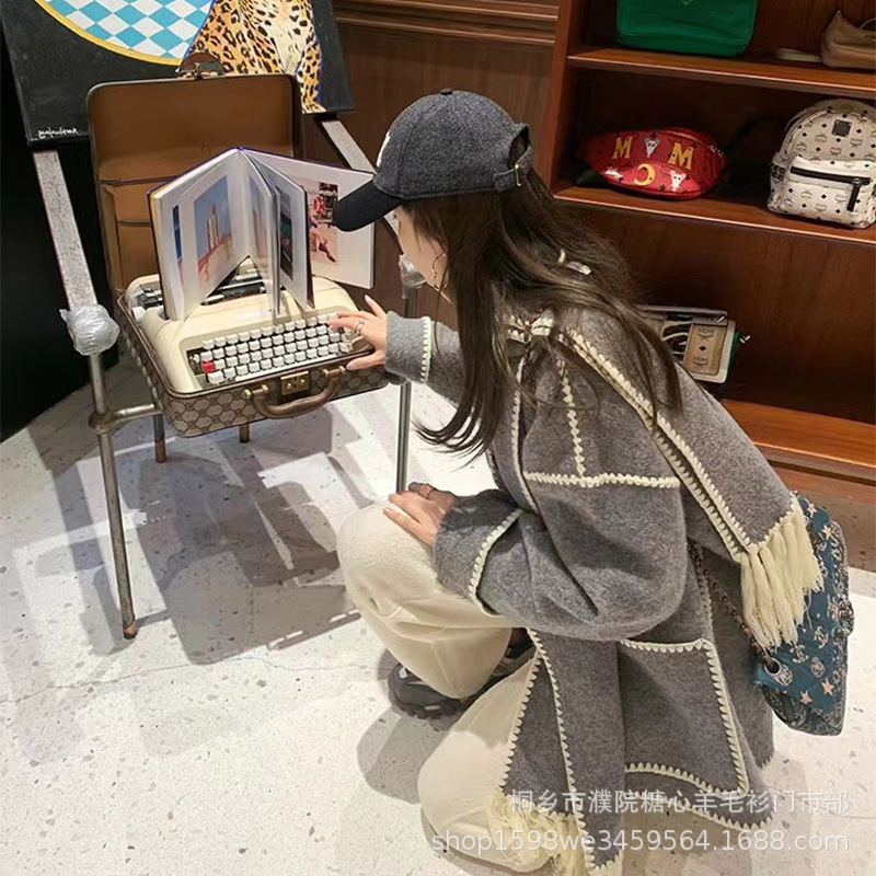2025 Autumn/Winter New Design Tweed Coat with a Trendy Style, Chanel-Inspired, Petite Women's Mid-Length Coat with a High-End Feel