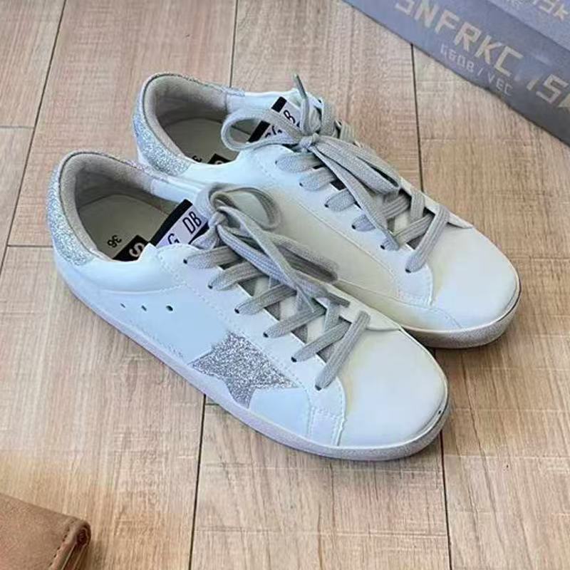 Alta versión coreana pequeños zapatos sucios mujer 2025 nuevos zapatos de cuero retro viejo plano casual estrella zapatos sucios