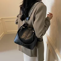 Demi-season one-shoulder bag, retro shoulder bag, high-quality style
