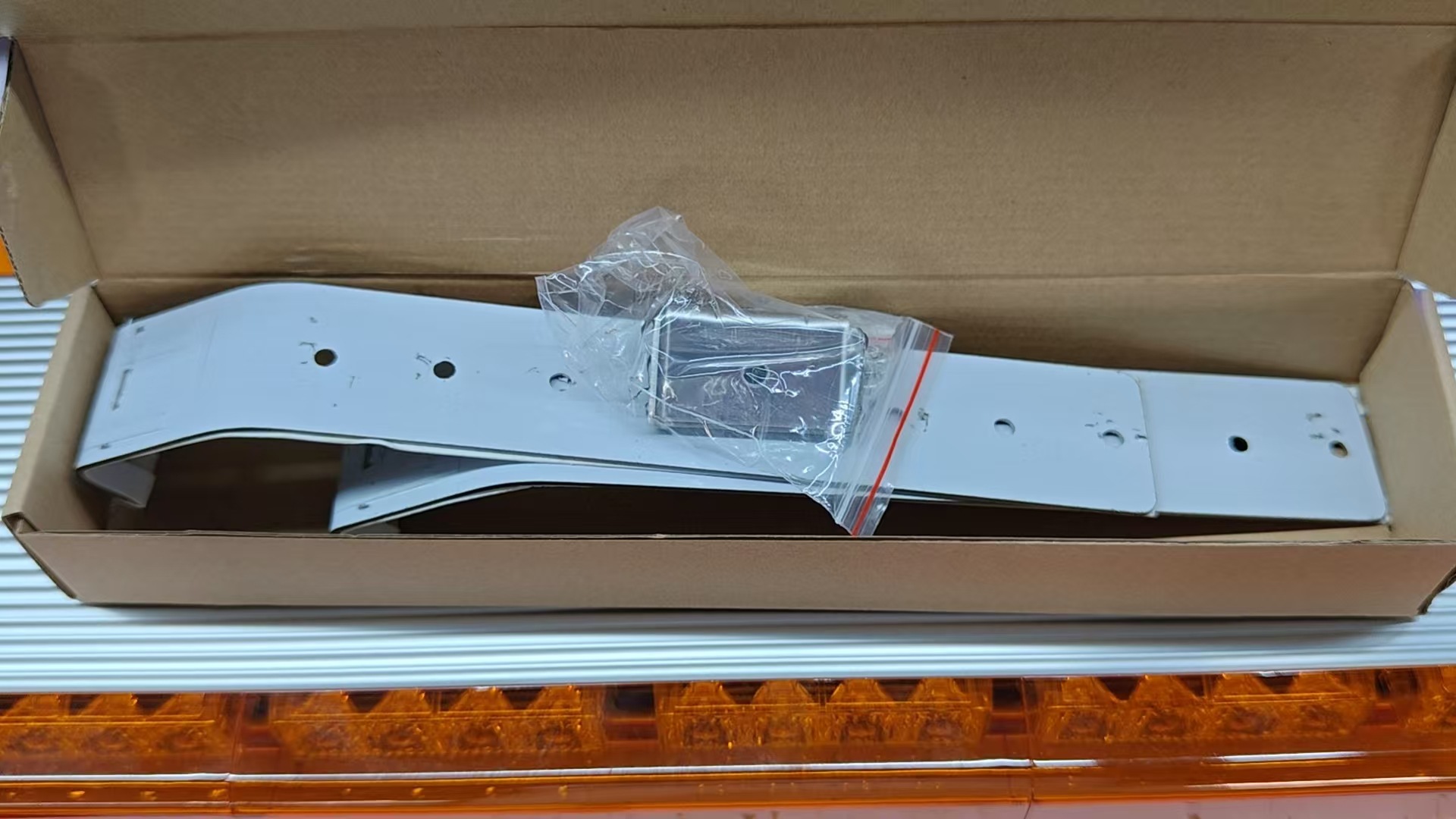 High-power LED long-row warning light, strobe light, Bluetooth MP3 siren speaker 1.6m Strobe light 8400-4H