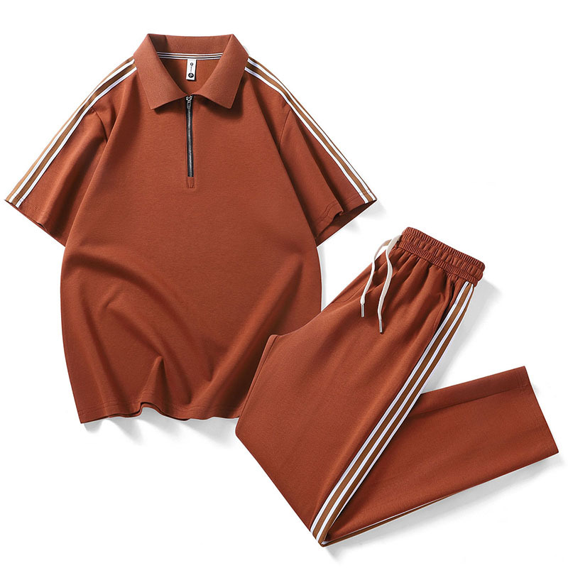 Completo da uomo di alta qualità con polo, t-shirt con mezza zip e pantaloni, casual e versatile, due pezzi._voghion.com