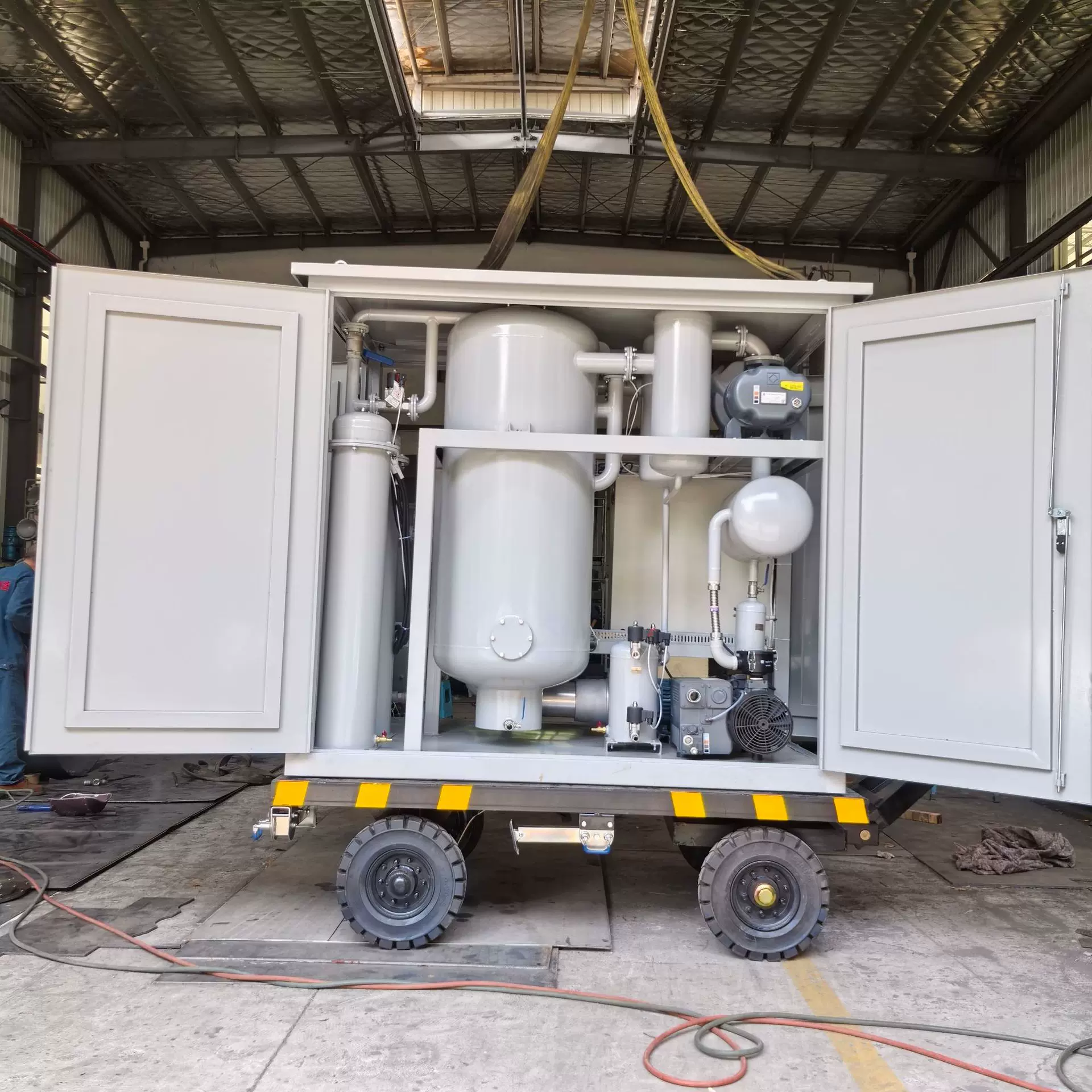 ZJA-100PLC封闭拖车式变压器油真空滤油机