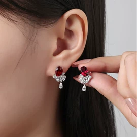 戒指;项链;耳钉