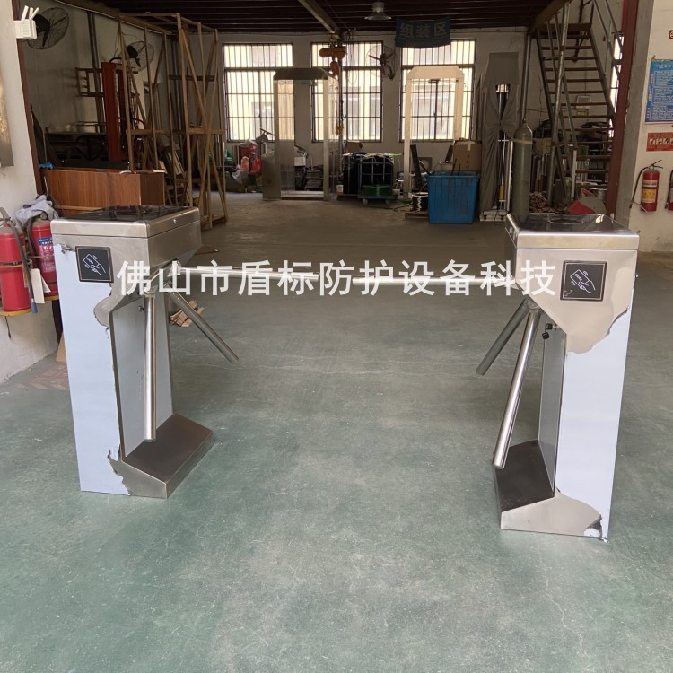 供应超市游乐场所出入口手动简易三辊闸 不锈钢三叉杆道闸门