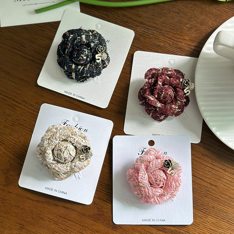 Korean style elegant fragrant camellia brooch fashionable flower corsage elegant Hepburn style design clothes accessories for women