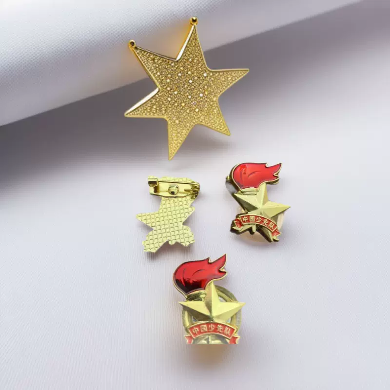 新款标准中国少先队队徽火炬胸章磁铁扣金属小徽章