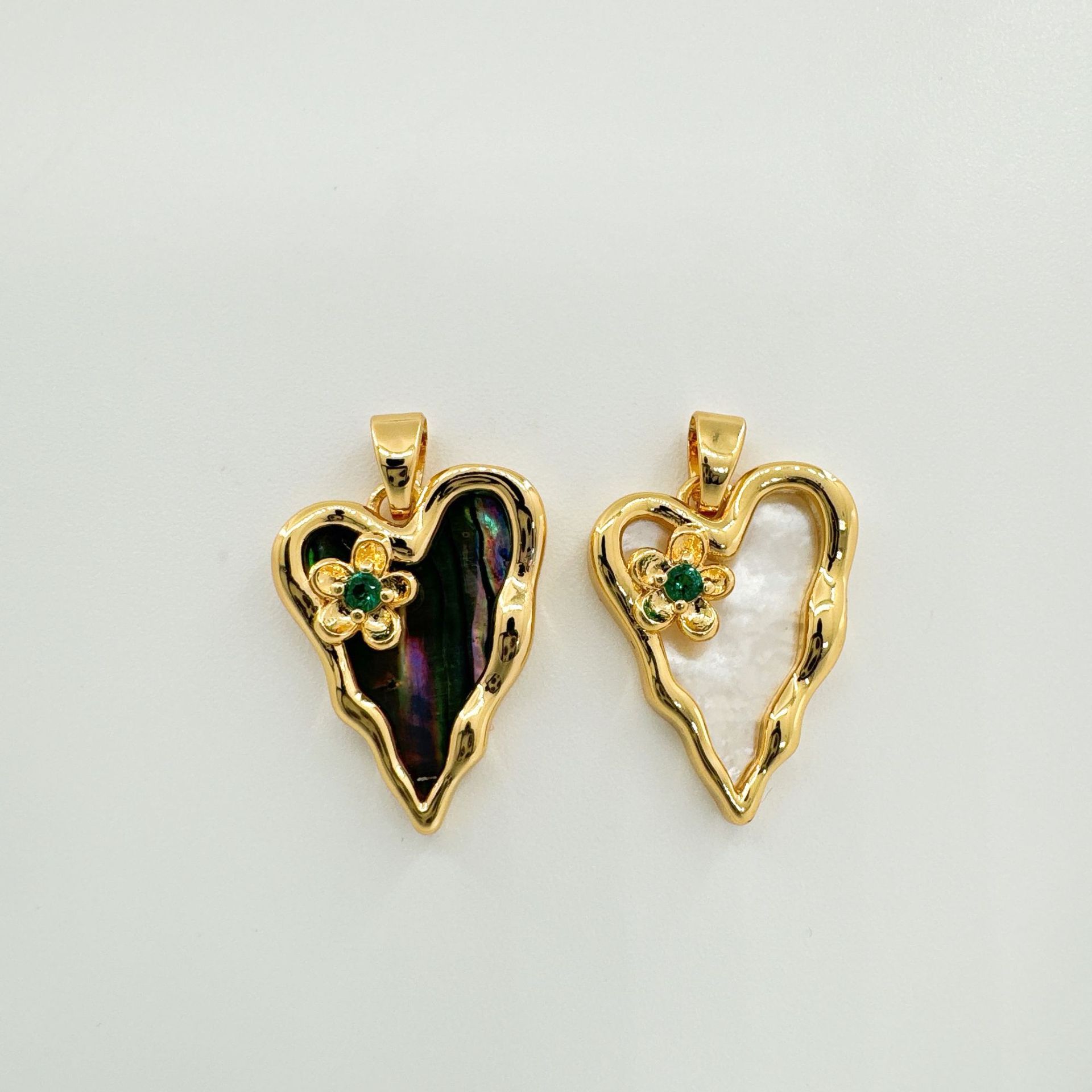 7g Weight Pendant Jewelry Making Type 21mm Jewelry Making Size Shell, Zircon Inlay Material DIY Jewelry Accessories Classification 1 Piece Quantity Copper Material Heart Shape, Flower Pattern Inlay Design Simple Style, IG Style Style 1 Piece 21mm Copper Shell Zircon Heart Shape Flower Pendant 2