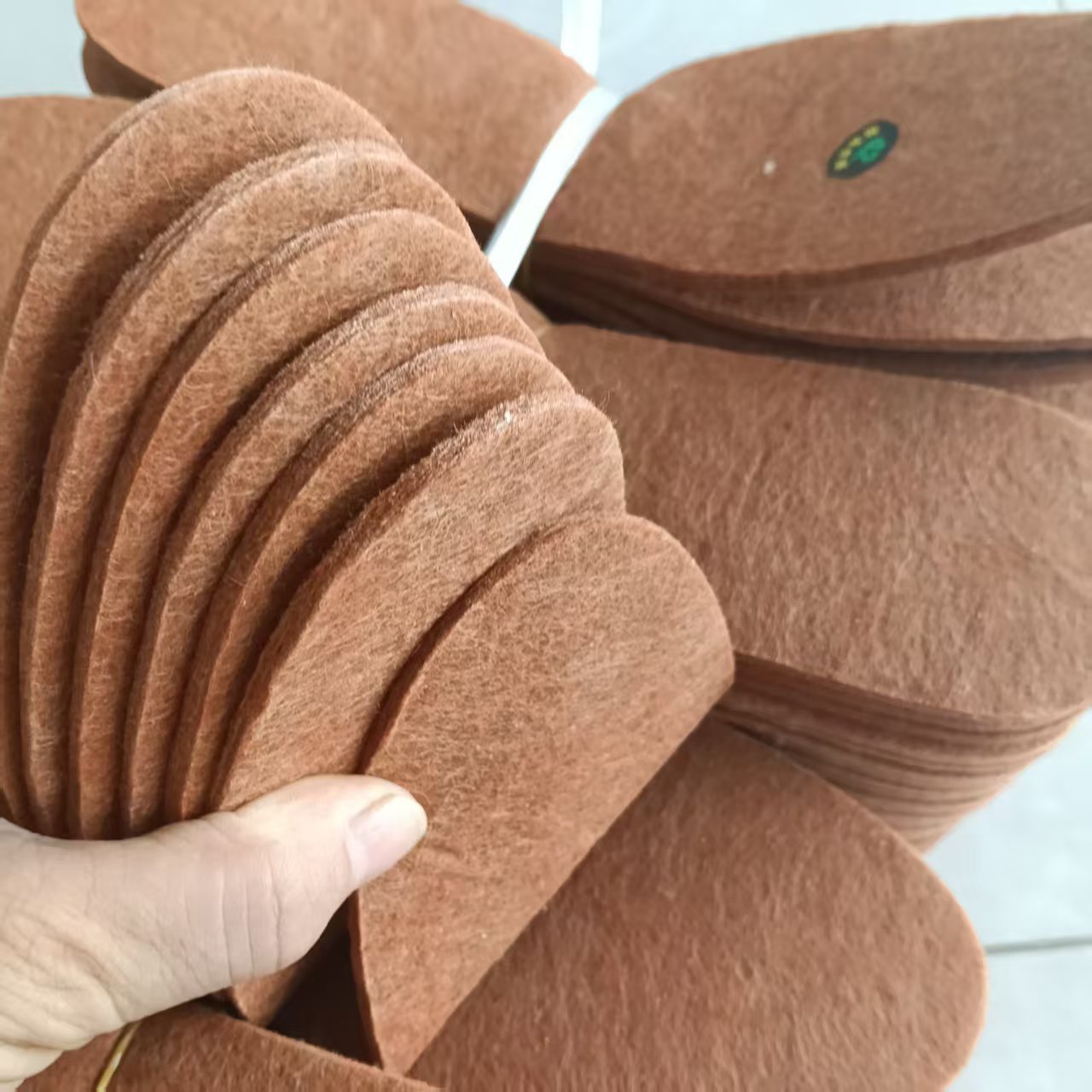 Wholesale Thickened Wool Felt Warm Insoles, Unisex, Camel Hair, Breathable, Sweat-Absorbent, Cuttable Winter Insoles