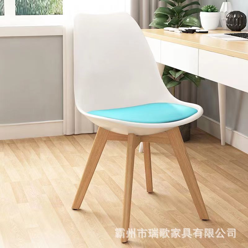 26 años de nueva silla de comedor de madera maciza silla nórdica simple doméstica maquillaje de dormitorio silla de mesa silla de red