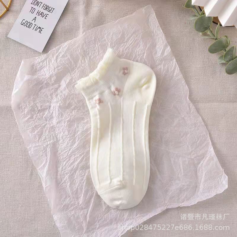 Calcetines cortos de moda del tobillo de la muchacha versátil del estilo coreano para los estudiantes Calcetines en relieve tridimensionales de encaje blanco calcetines de mujer primavera y verano