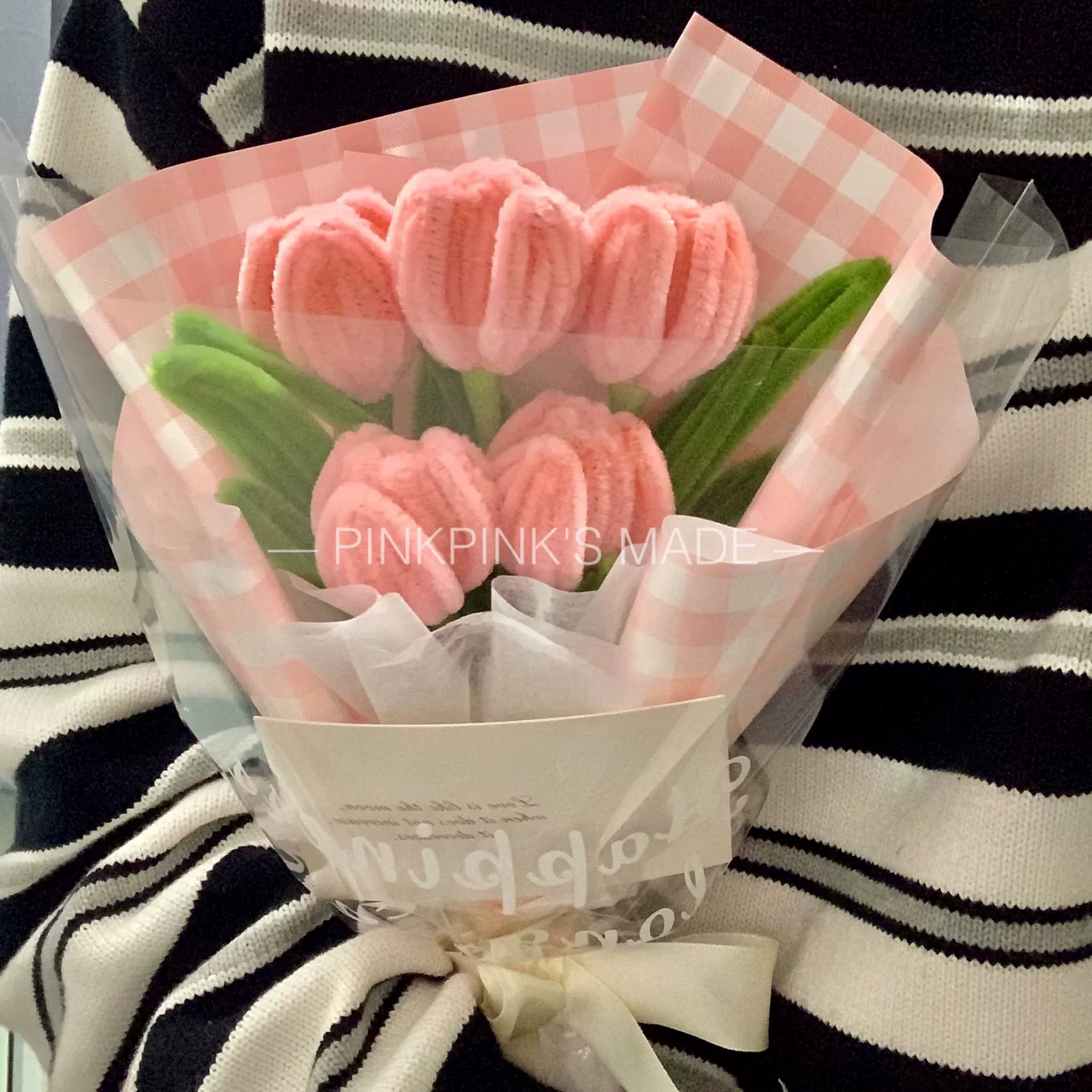 Готовый скрученный букет из тюльпанов ручной работы