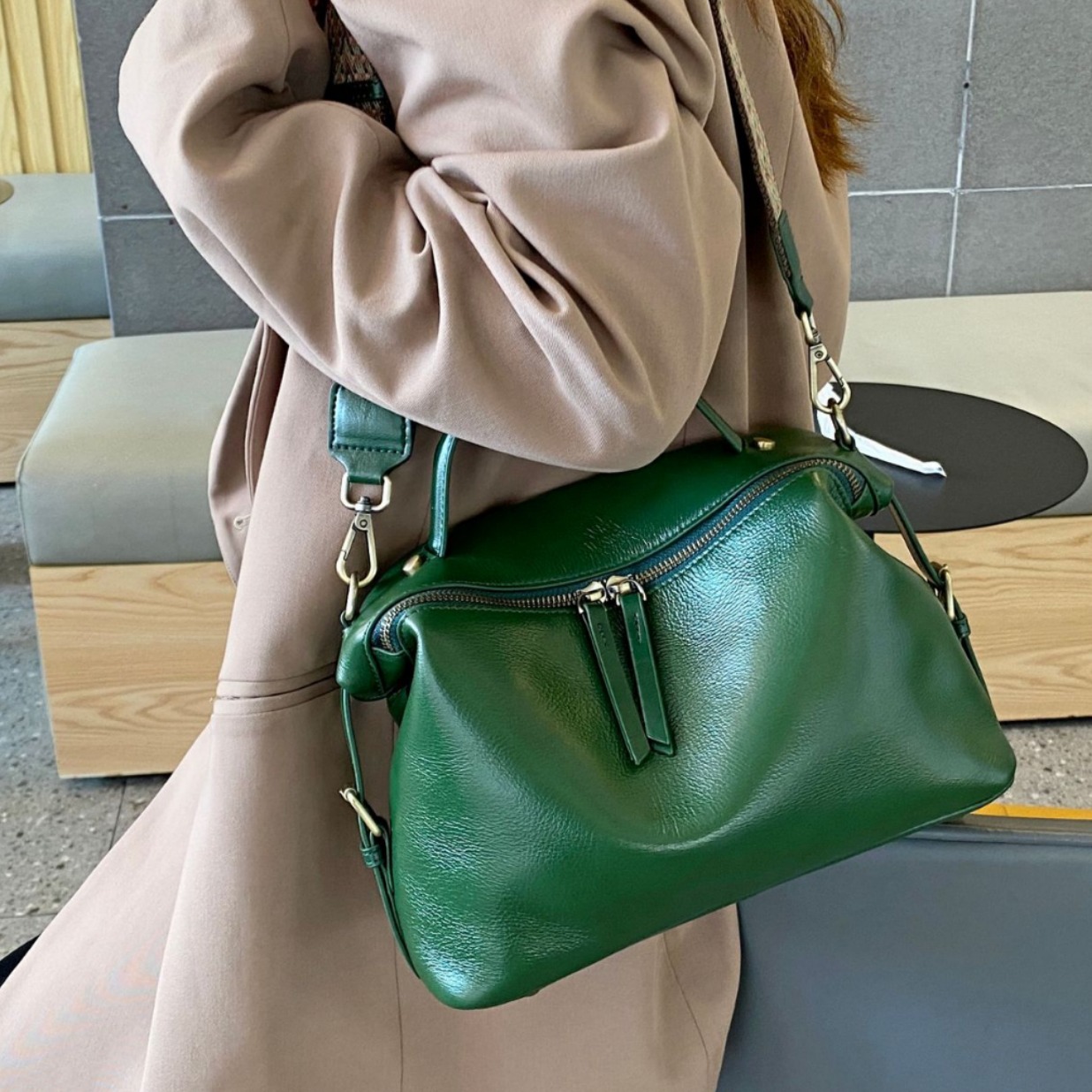 Plant tanned top layer cowhide, niche and versatile single shoulder crossbody minimalist women's zippered dumpling bag,_voghion.com