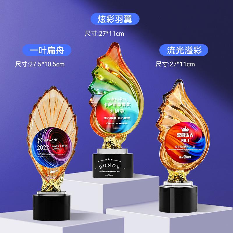 Trofeos de cristal coloridos personalizados metales de alta calidad creativos de resina de pentacos excelentes empleados medalla de grabación ordenada chapado en oro