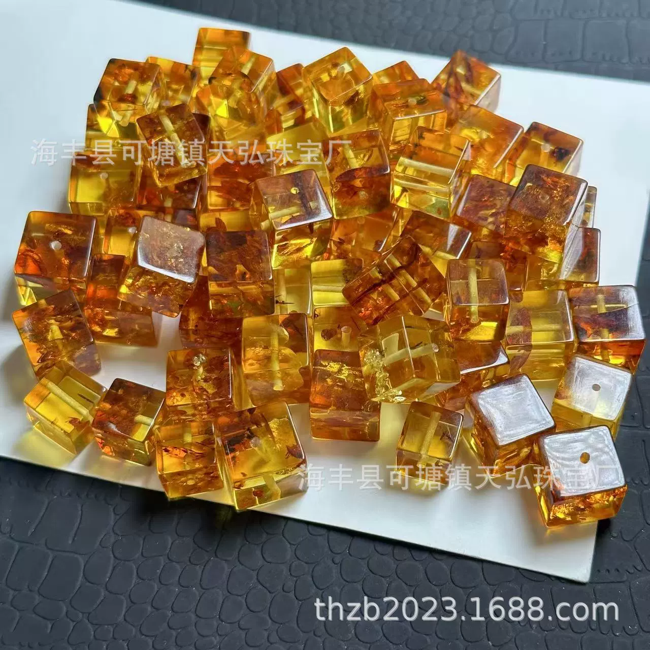 Натуральный янтарный медовый воск с кубиками с сахаром