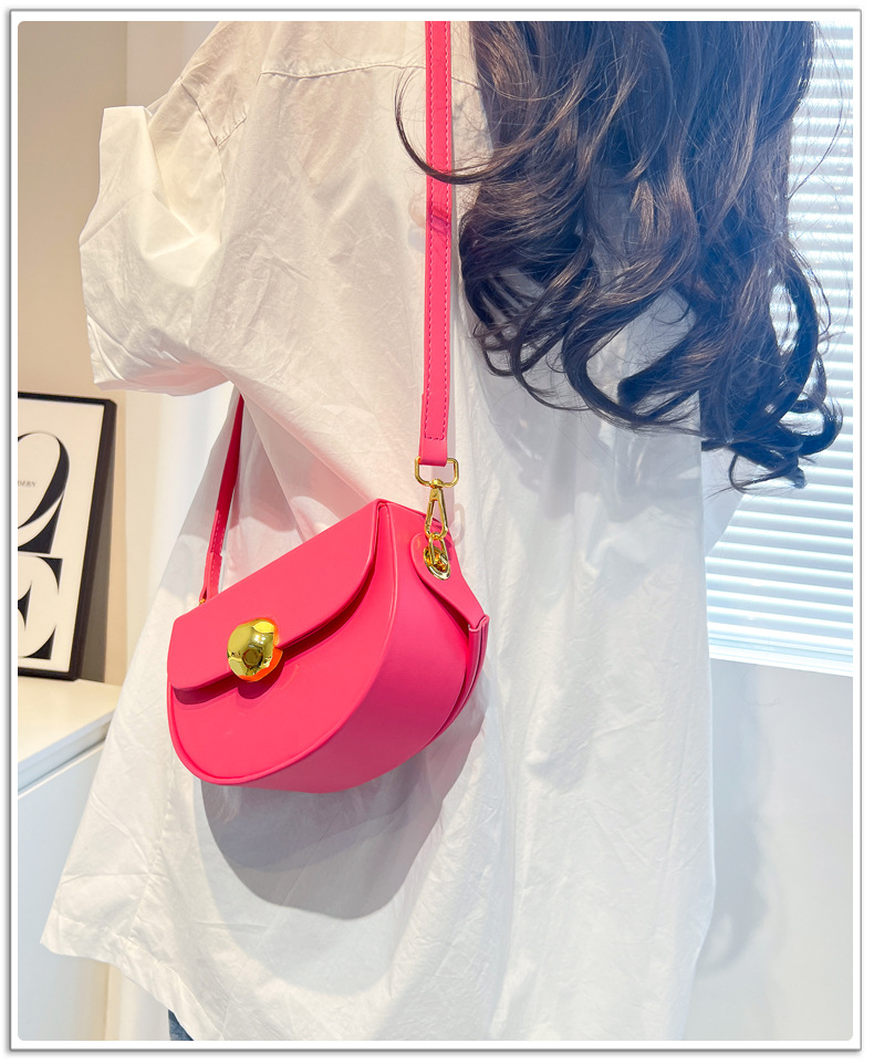 Pequena mala de ombro feminina estilo coreano na moda_voghion.com
