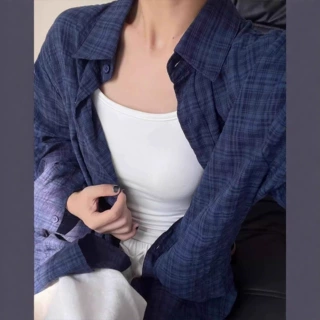 2026年秋季新款复古藏蓝色格子衬衫女宽松薄款简约百搭长袖衬衣女