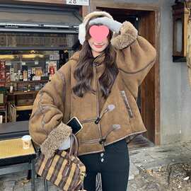 美拉德复古设计感皮毛一体外套女冬季新款小个子加厚连帽棉服