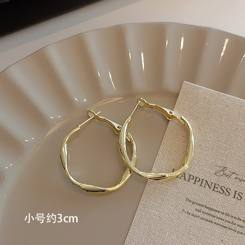 골드 미니 언발란스 링 귀걸이 - 3cm