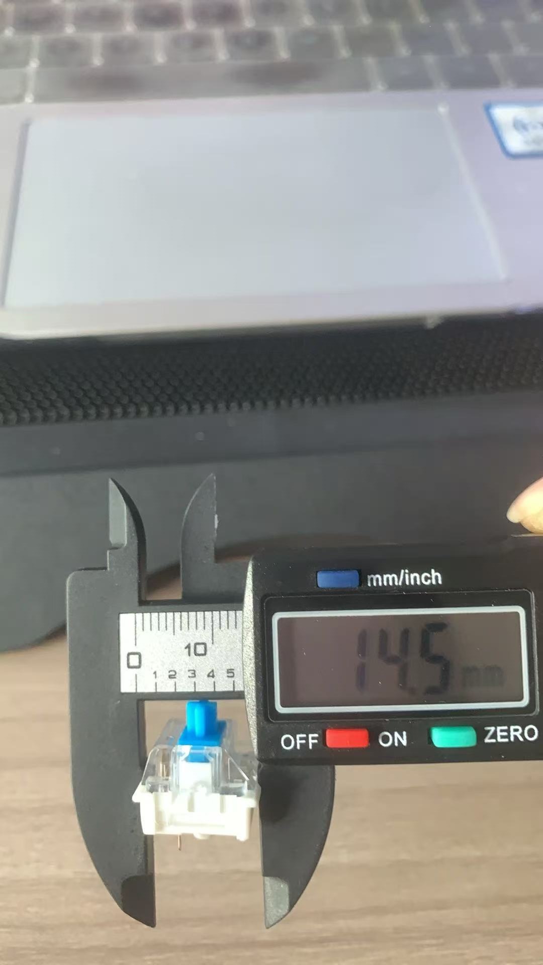 iTLY机械键盘焊接拔轴体防尘青轴红轴黑轴茶轴十字轴爆款