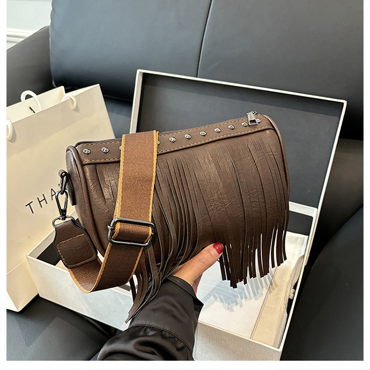 Women's Small Pu Leather Solid Color Streetwear Tassel Zipper Underarm Bag display picture 4