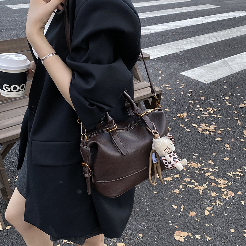 高级感油蜡皮波士顿枕头包包女式2025新款大容量手提包单肩斜挎包|undefined
