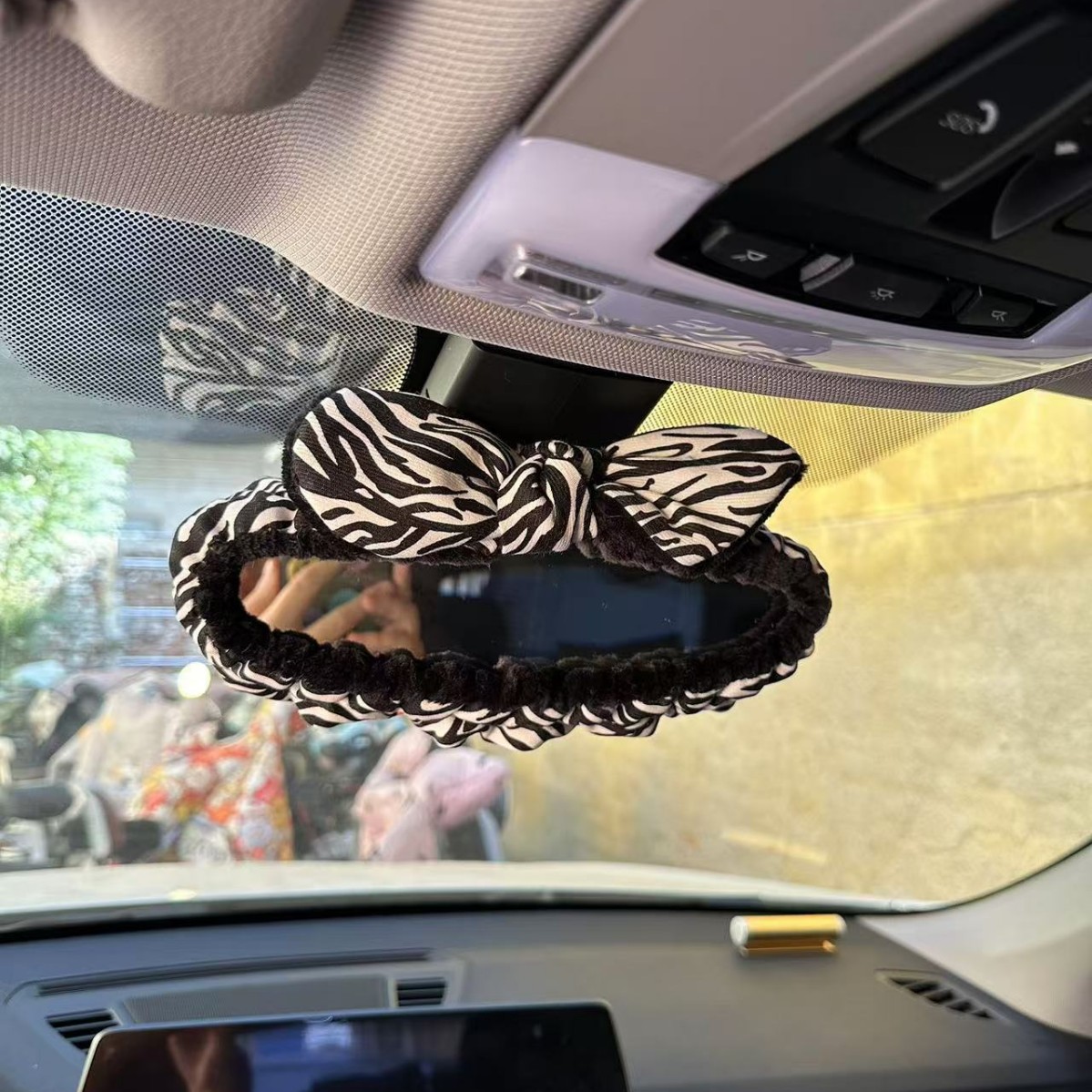 Cubierta de espejo retrovisor de automóvil transfronterizo de peluche decoración de automóviles encantadora cubierta de espejo retrovisor de dibujos animados accesorios de automóviles mujeres image 2