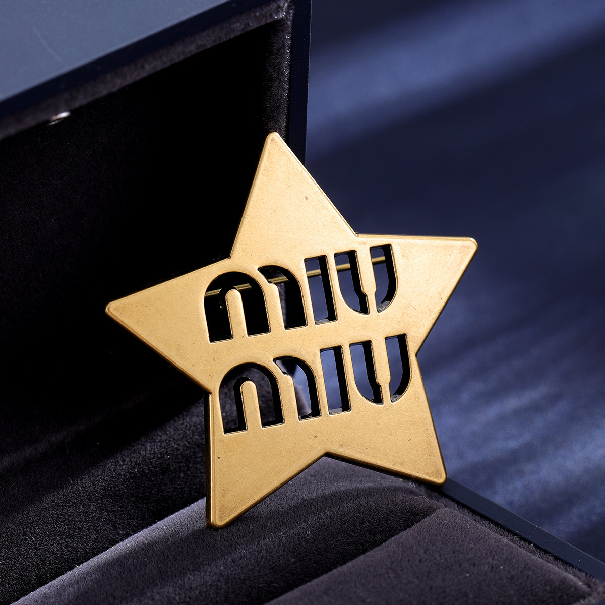 轻奢珐琅熔岩花朵胸针高档女微镶钻气质胸花西装外套毛衣配饰百搭