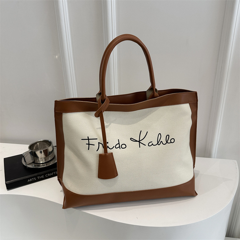 Casual retro alta sensación de bolsas portátiles de gran capacidad para mujeres 2025 nueva moda de color de viaje bolsas de mano