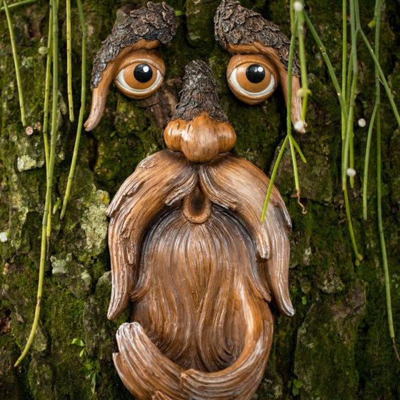 Cross-border tree monster bird feeder bark facial features monster face garden decoration resin crafts tree decoration bird feeder