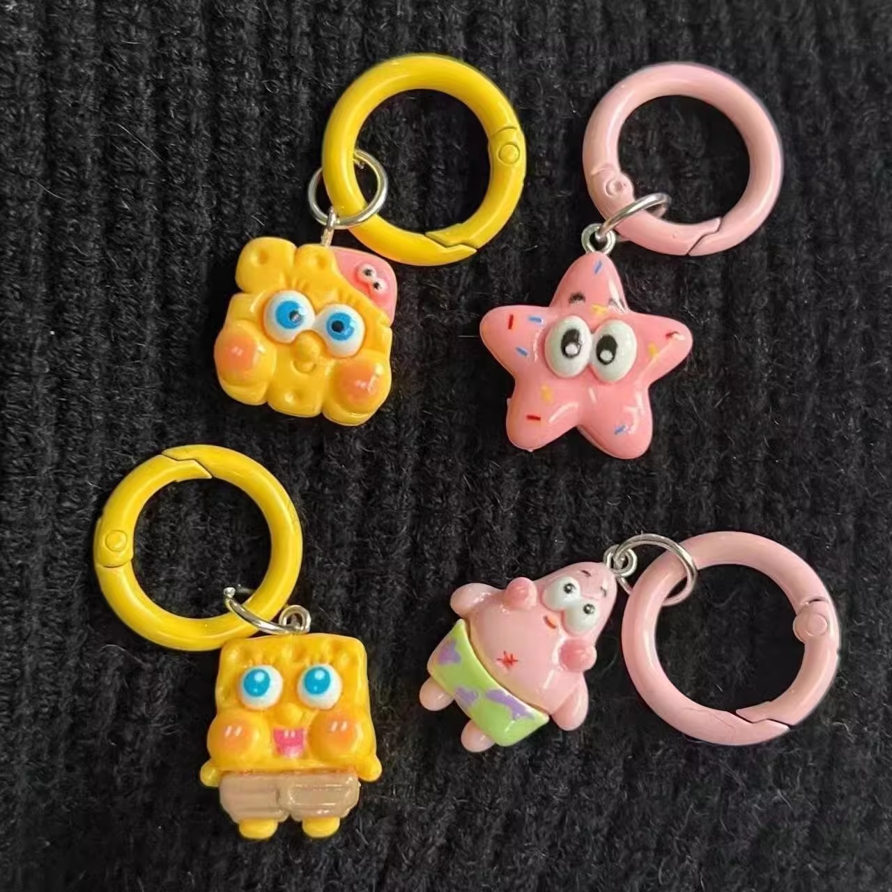 Nuevo Baby Esponja pie estrella llavero lindos colgantes de dibujos animados chica mochila accesorios colgantes regalos amigos