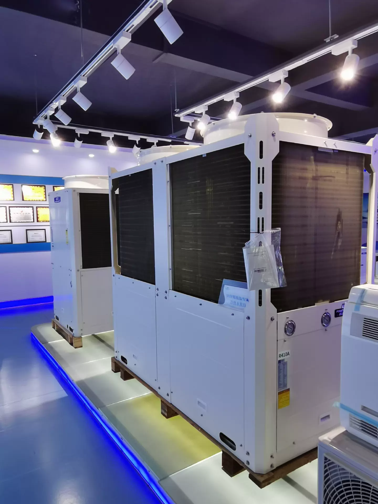 东莞空气能热水机现货供应2匹5匹6匹10匹15匹20匹低温机超低温机