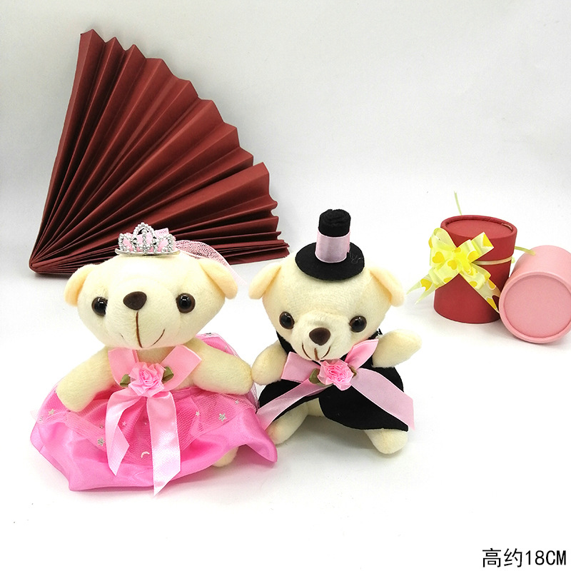 Venta al por mayor de juguete de peluche pareja oso vestido de boda cama muñeca regalo de boda coche muñeca decoración muñeca