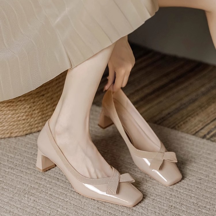 Sandals with bow nude heels made of soft leather